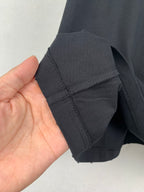 Navy short-sleeve T-shirt cuff and side seam stitching detail