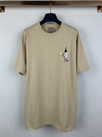 Beige T-shirt with embroidered cat motif on the chest