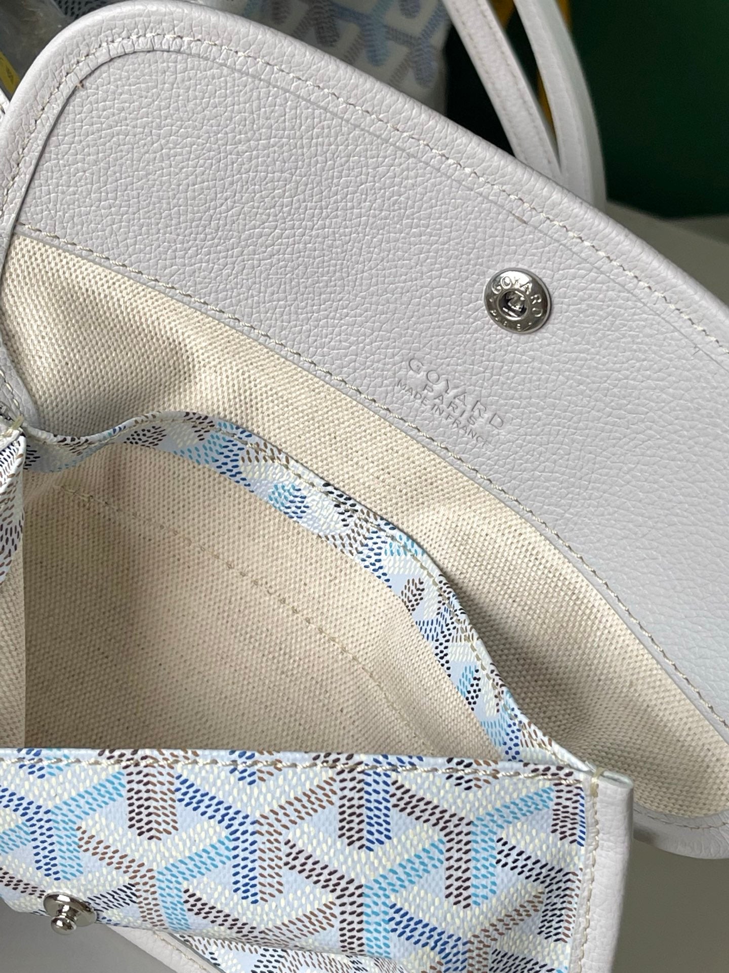 Light blue patterned interior pocket with snap button and light trim
