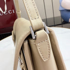 Gucci bag in light beige leather, with handle strap and metal buckle
