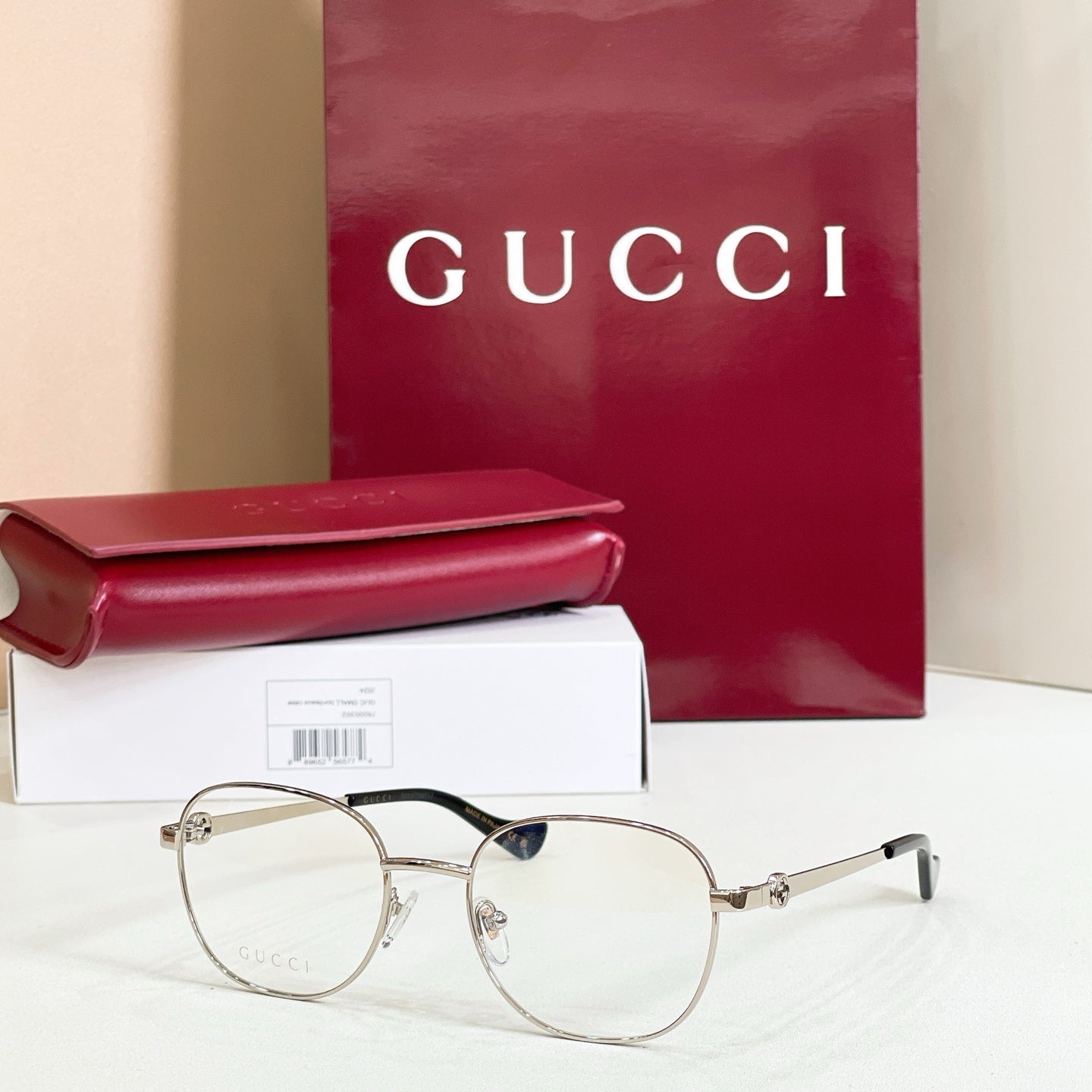 Gucci eyeglasses with silver round frame and dark temple tips