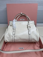 White leather tote bag with top handles, front miu miu logo, zip closure, detachable strap