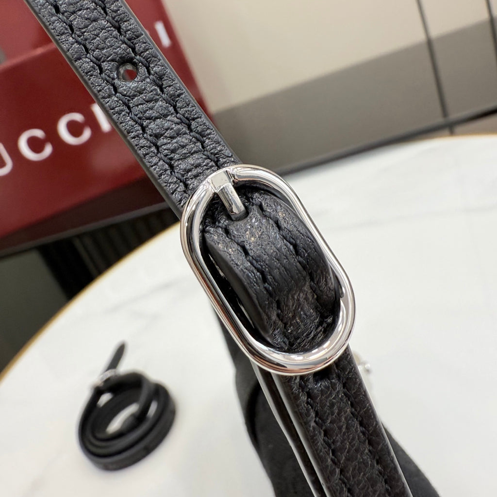 Gucci bag strap, black leather with oval silver buckle and stitched edge