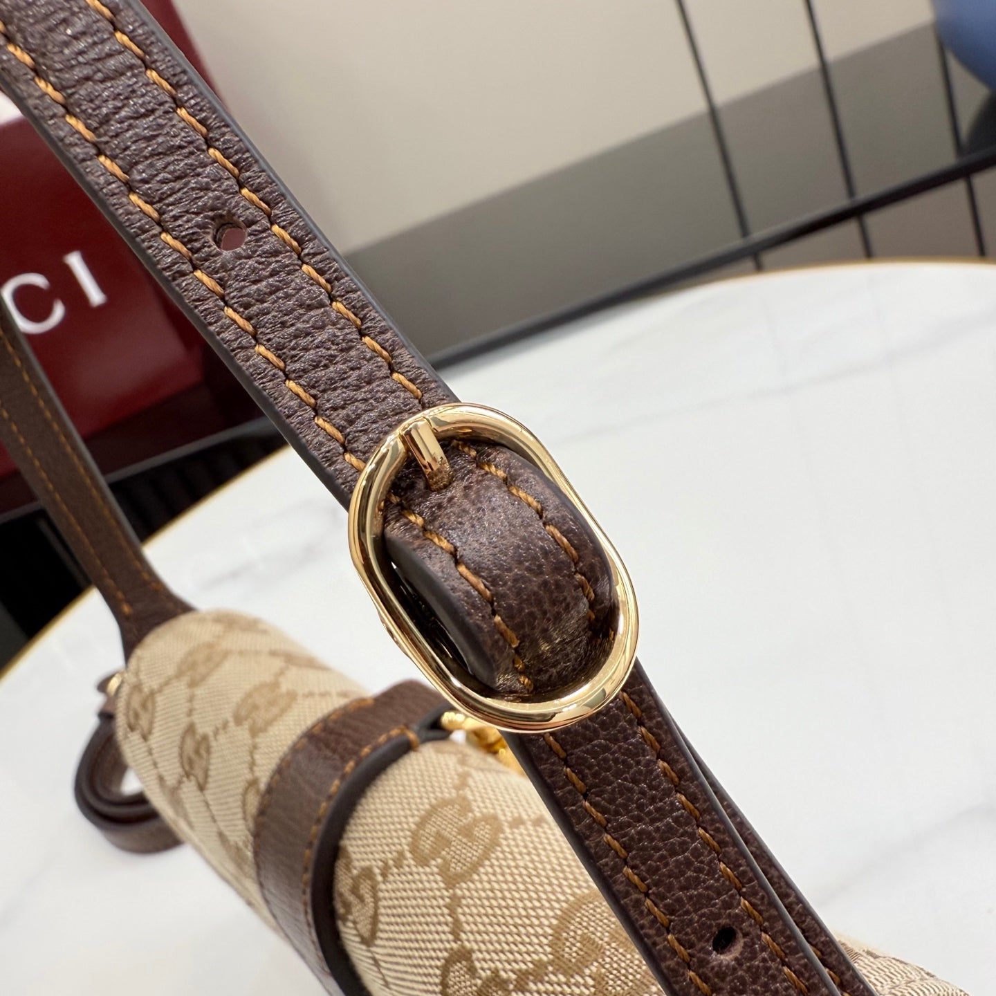 Gucci bag strap with leather trim and gold-tone ring clasp