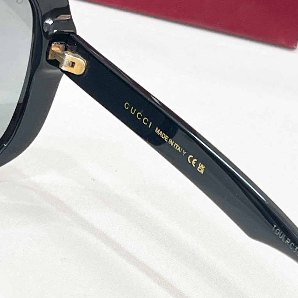 Black sunglasses temple with GUCCI and MADE IN ITALY lettering