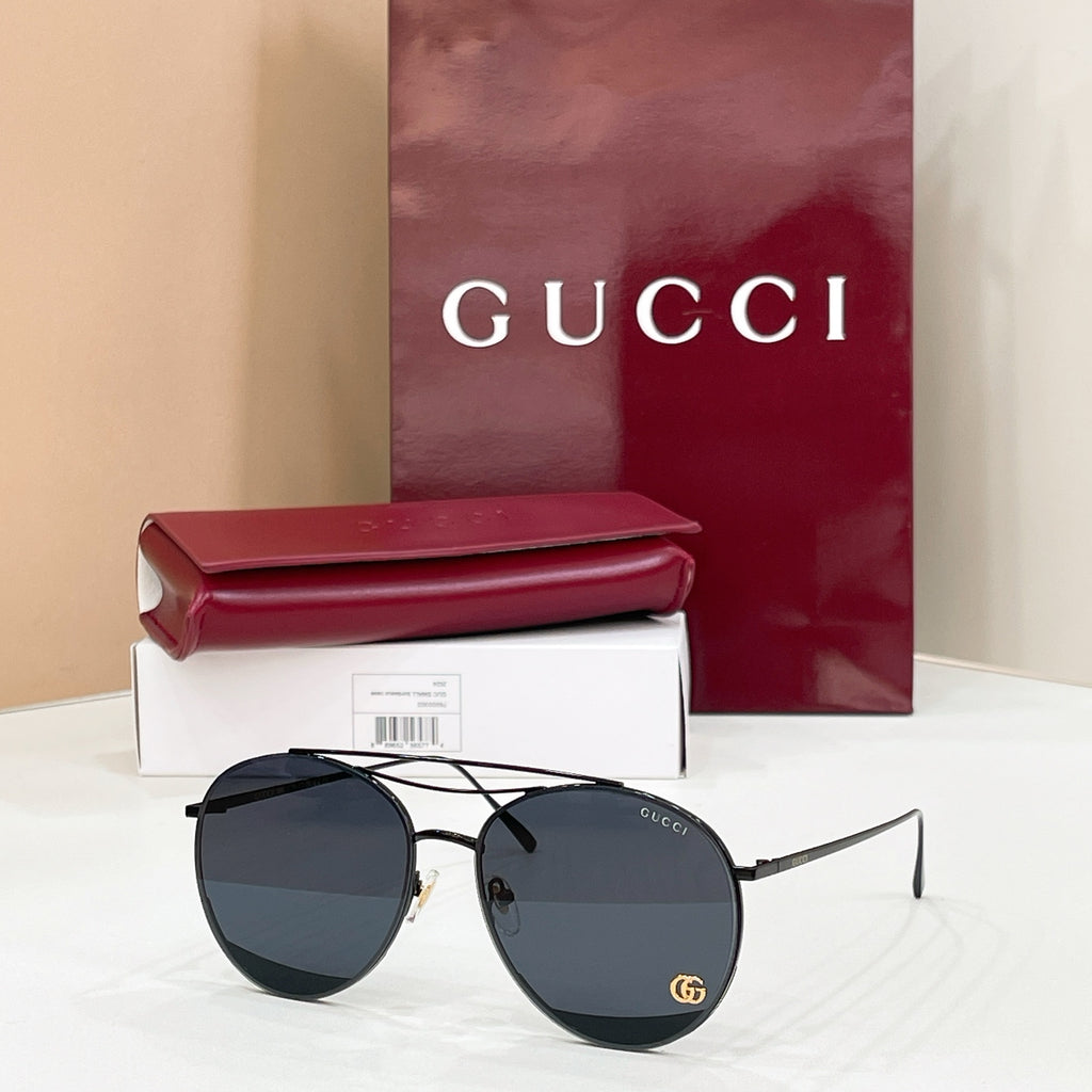 Round Gucci sunglasses, dark lenses with black metal frame and gold emblem