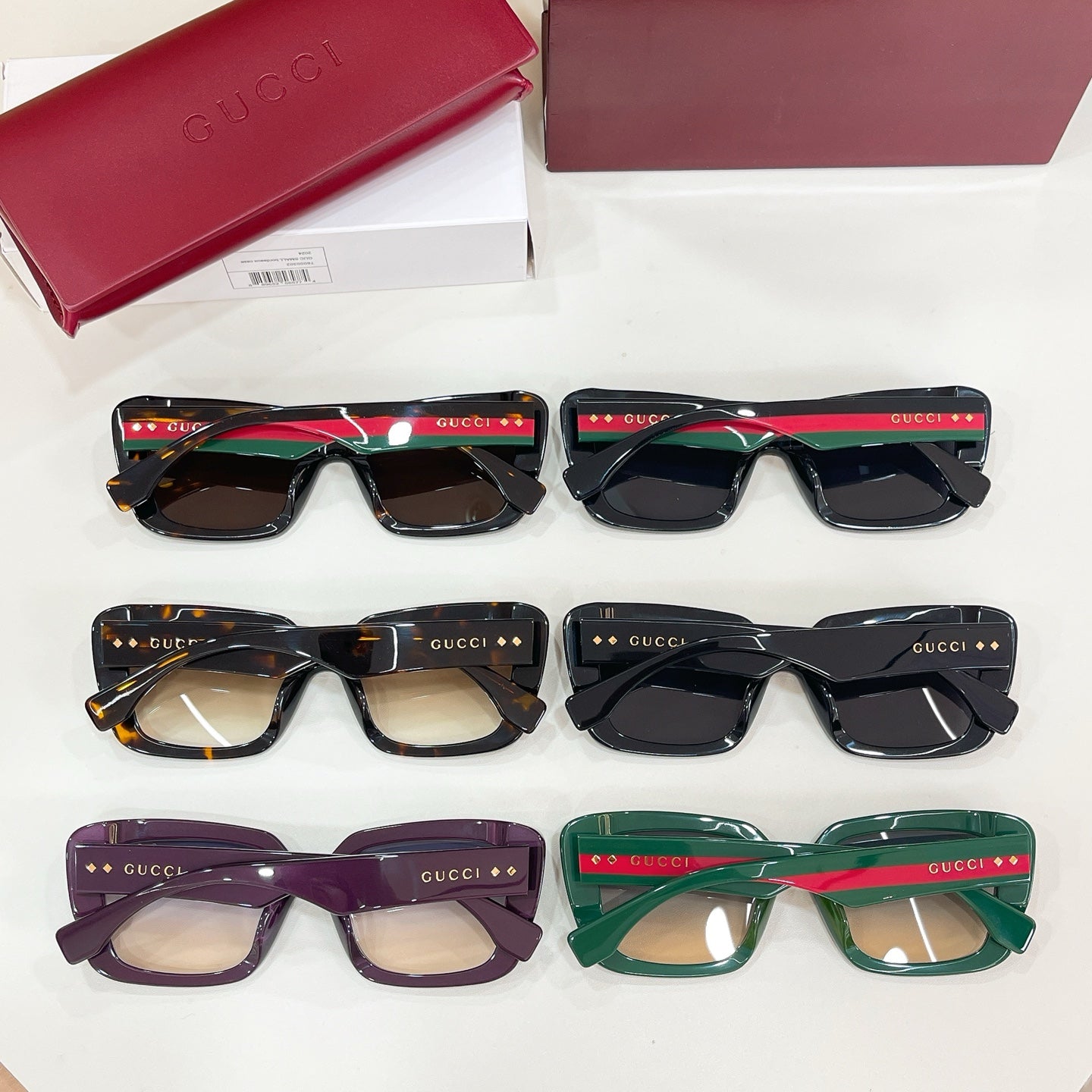 Assorted sunglasses set with multicolor temple stripe details