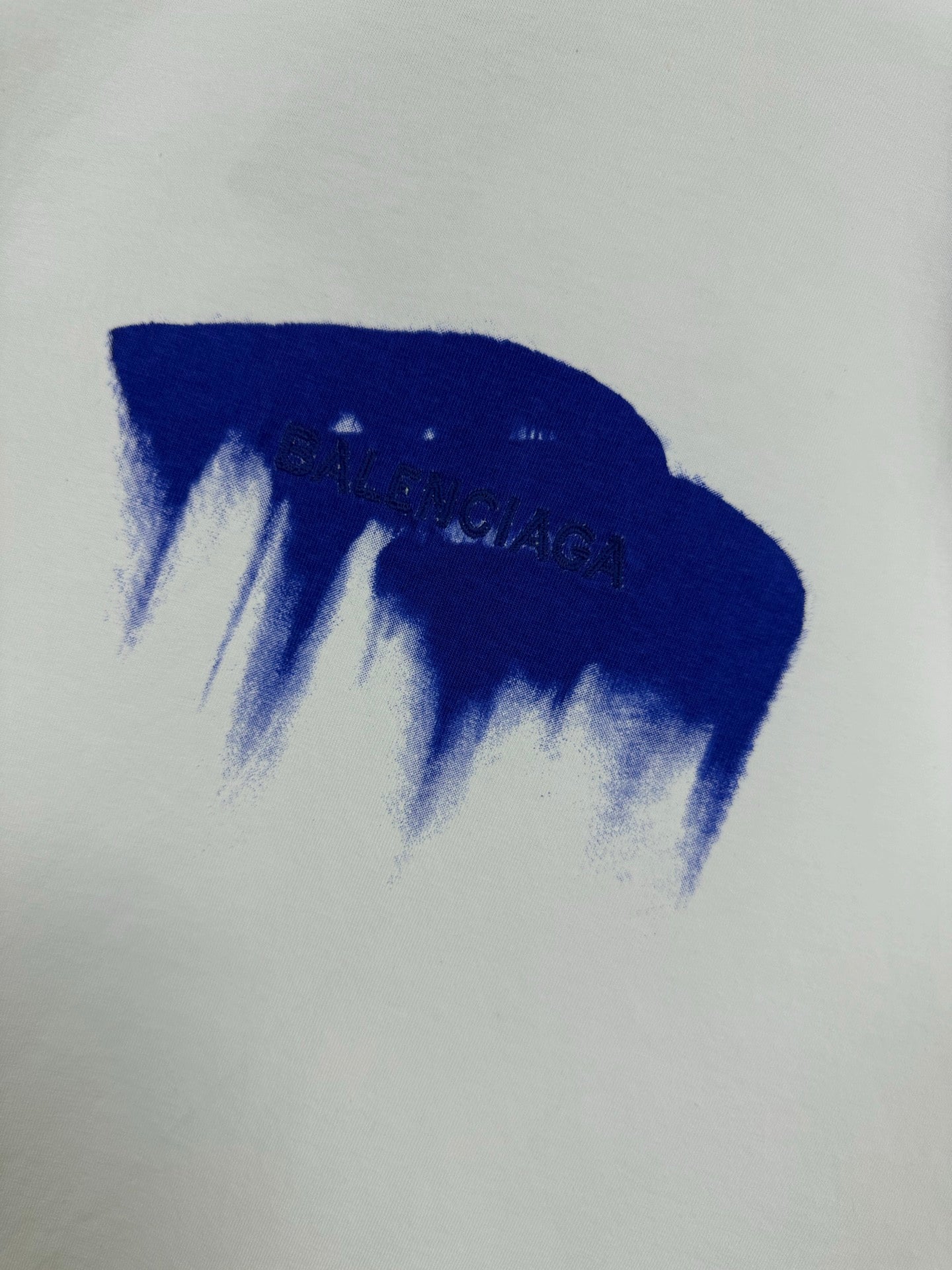 Blue dripping graphic print on white T-shirt front