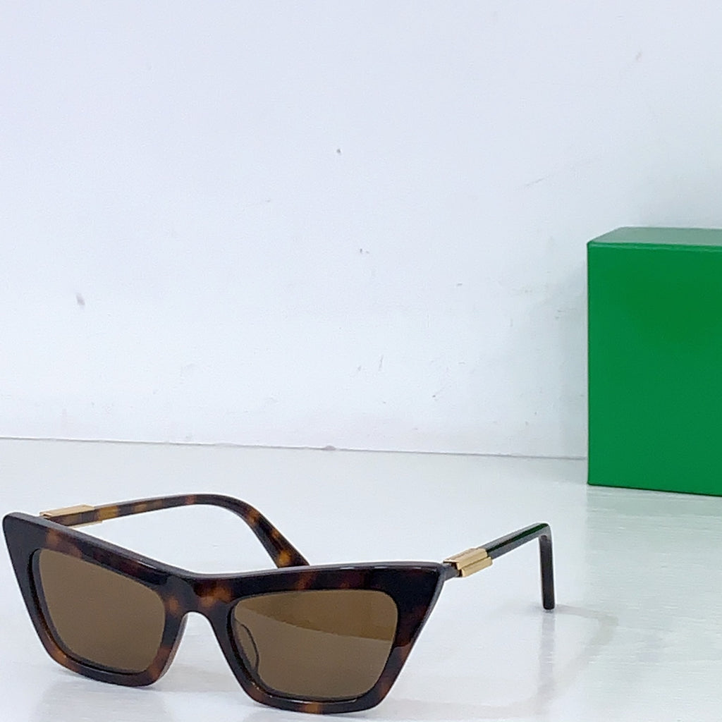 Sunglasses with tortoiseshell cat-eye frame and brown lenses, gold-tone hinges