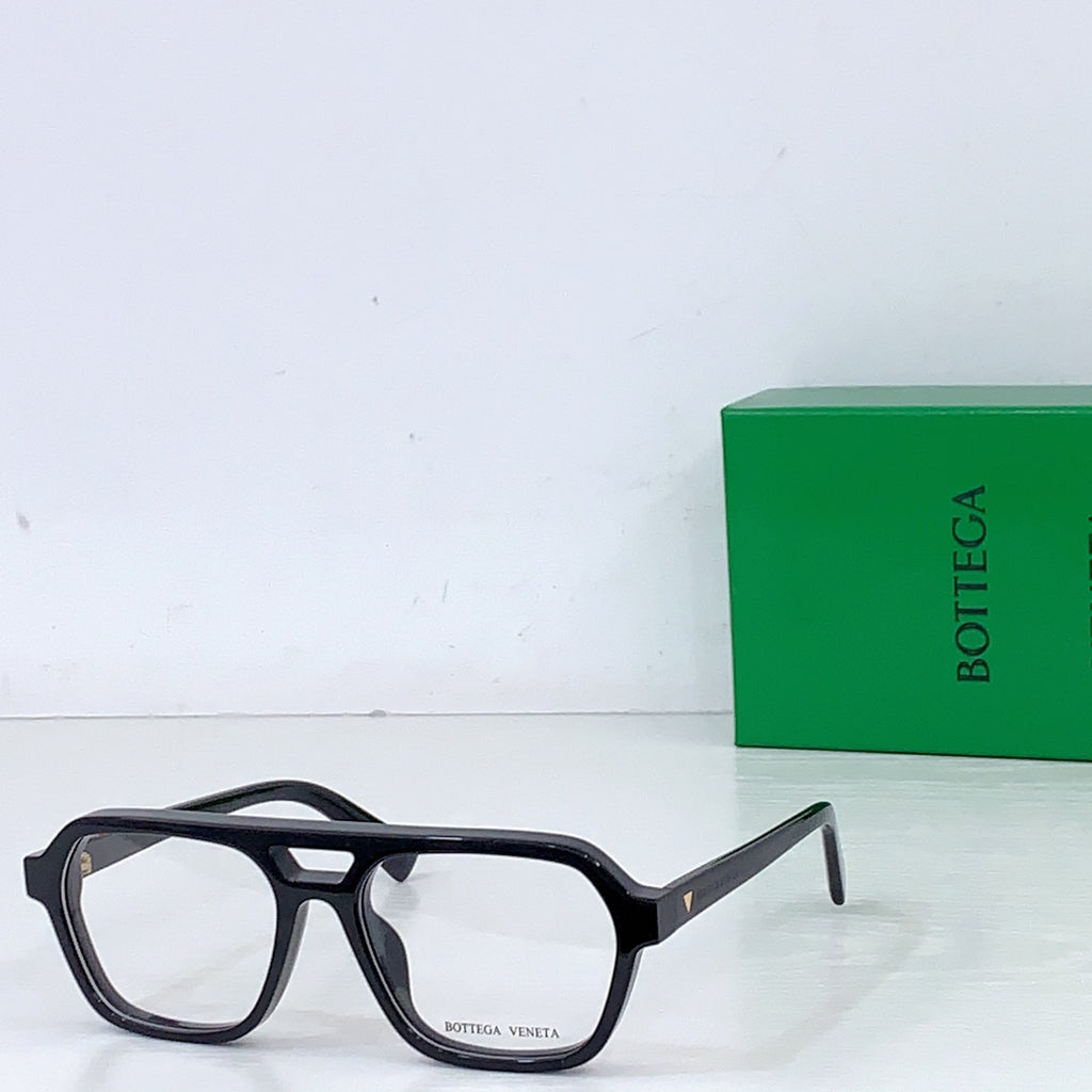 Bottega Veneta sunglasses with black frame and clear lenses