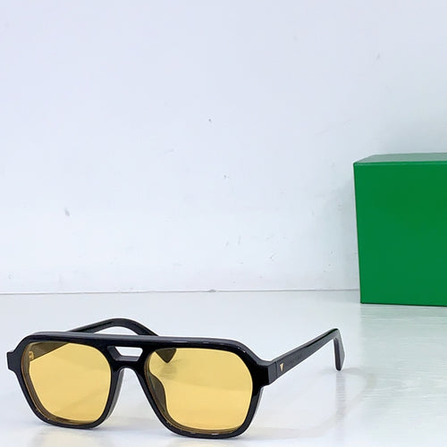 Bottega Veneta sunglasses with black frame and yellow-tinted lenses