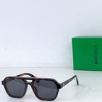 Bottega Veneta sunglasses with tortoise frame and dark gray tinted lenses