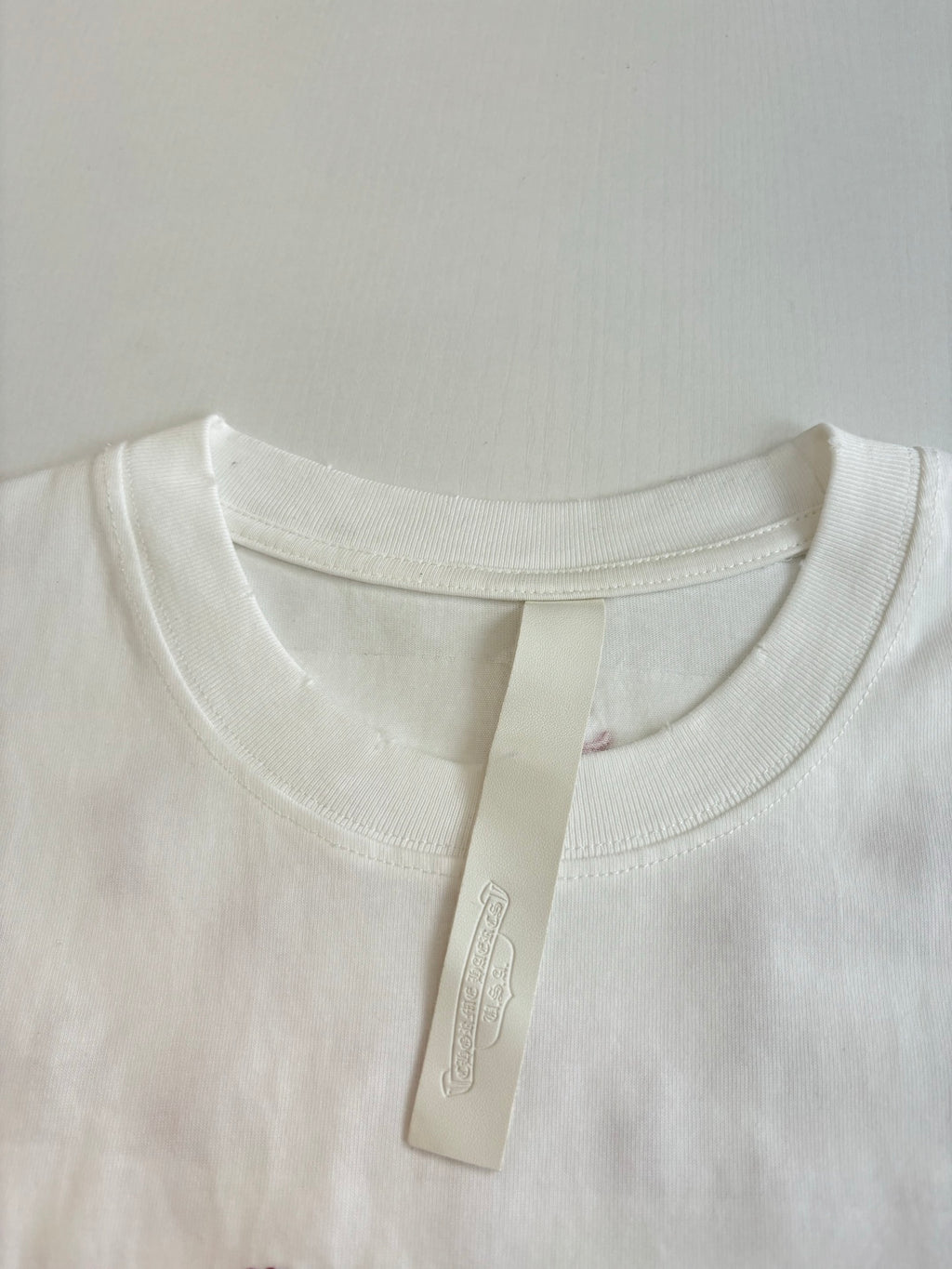 White T-shirt neckline with inner neck label and stitched collar seam