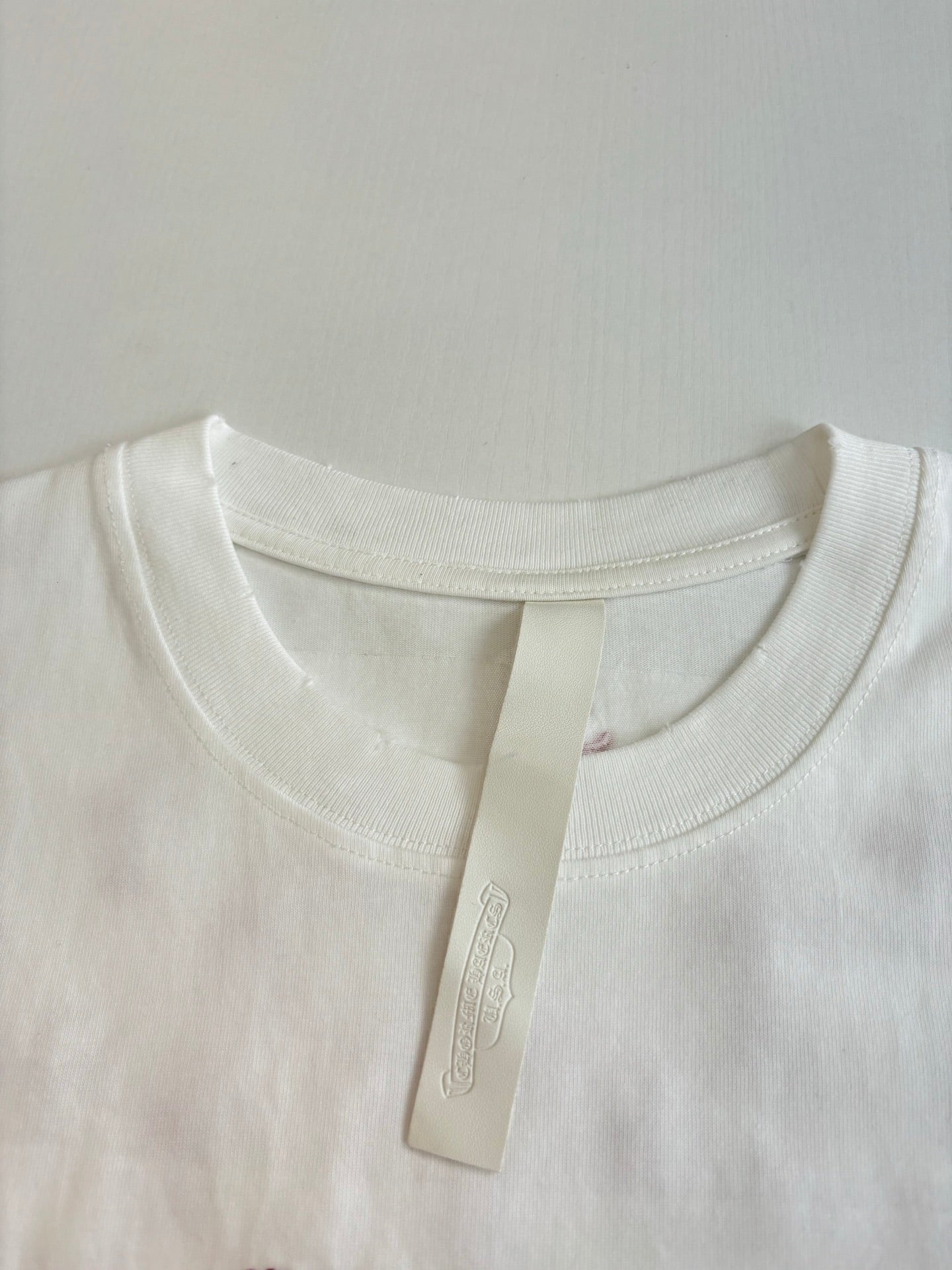 White T-shirt neckline with inner neck label and stitched collar seam