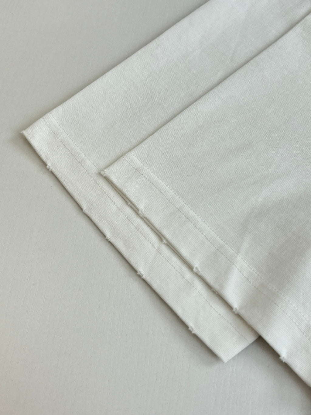 White T-shirt folded cuffs and hem with double-stitched edge