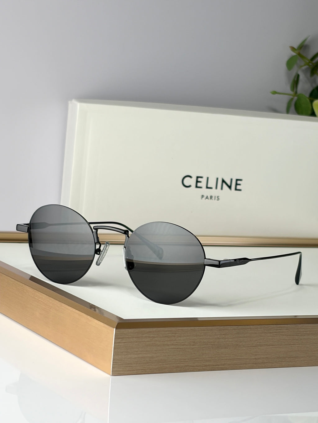 Round sunglasses with black frames and dark gray lenses