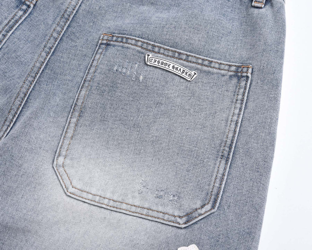 Light-wash denim shorts with hexagonal label on back pocket