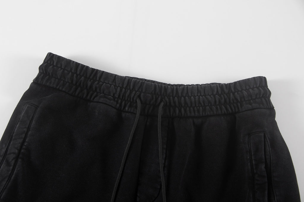 Black shorts with gathered elastic waistband and inner drawstring