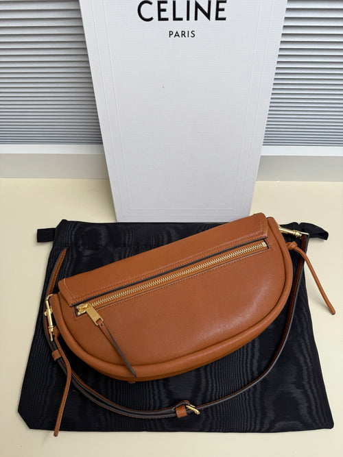 Celine brown leather bag with zipper front and gold clasp