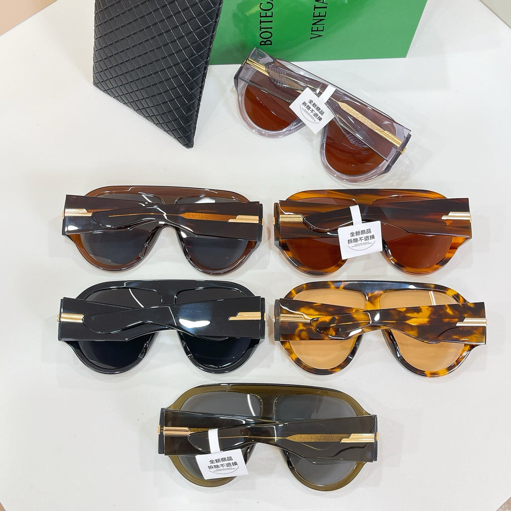 Packaged sunglasses set in mixed colors with black textured glasses case