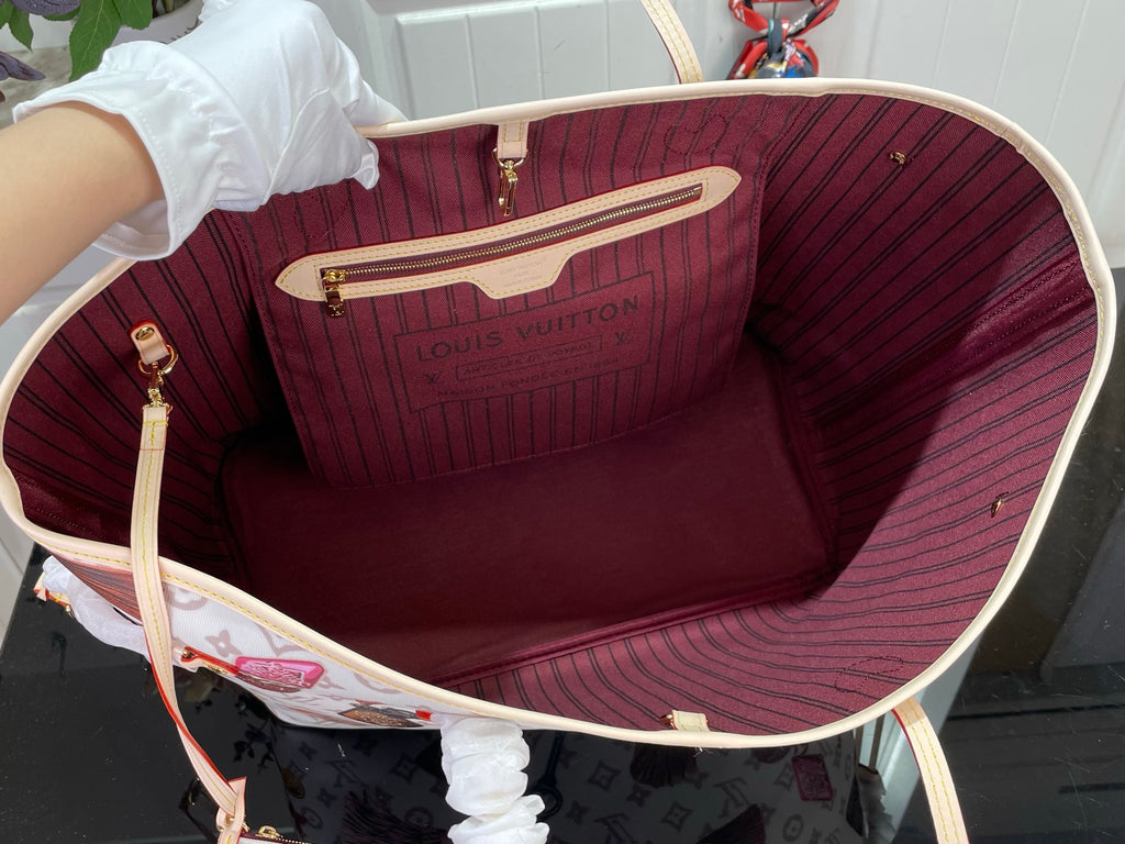 Louis Vuitton bag open top with burgundy striped fabric lining