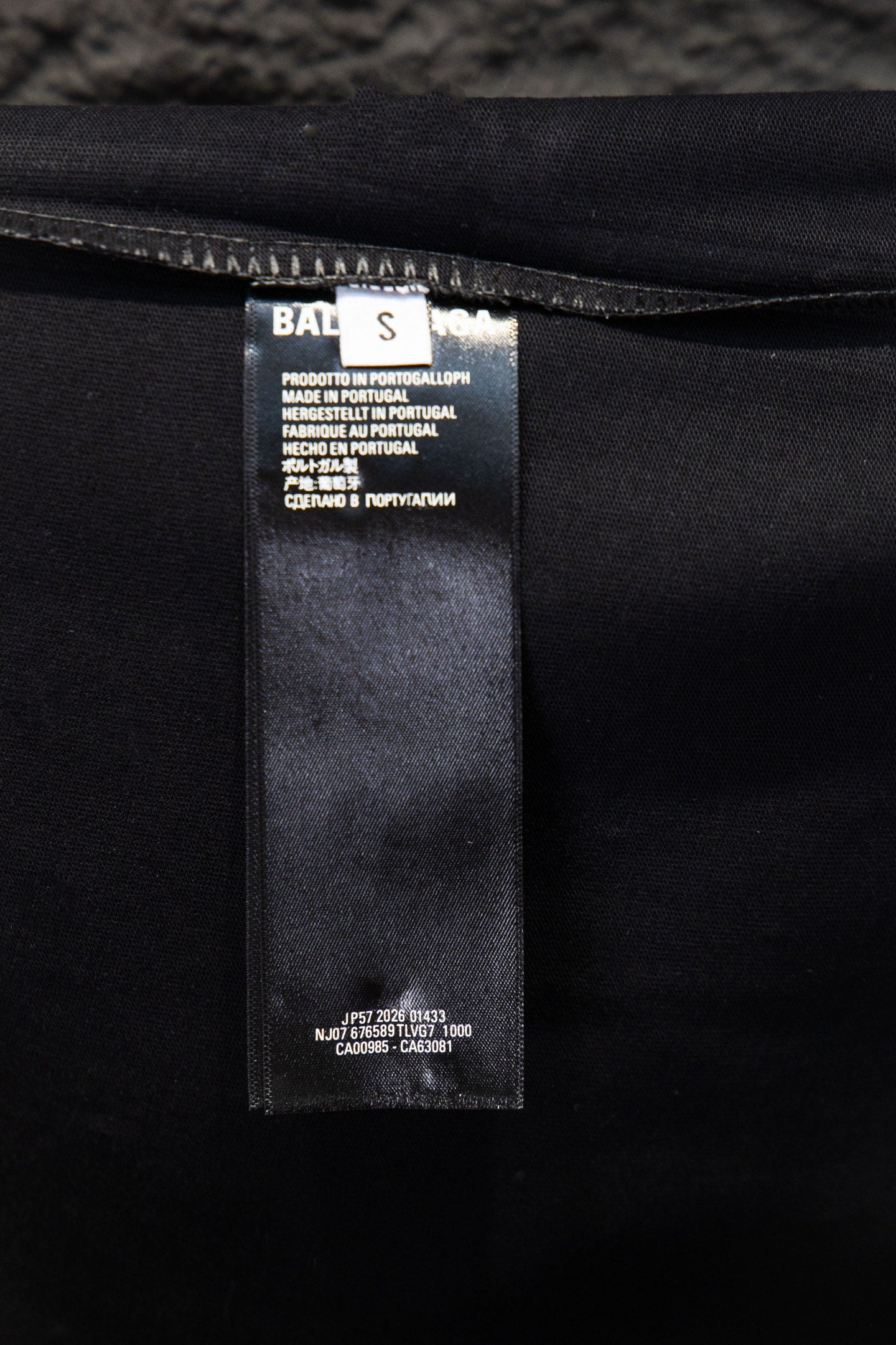 Black T-shirt interior label with size and care text