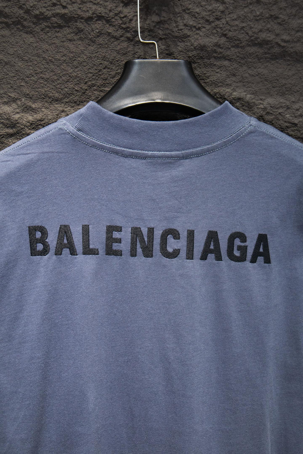 Balenciaga short-sleeve T-shirt close-up, large back BALENCIAGA lettering