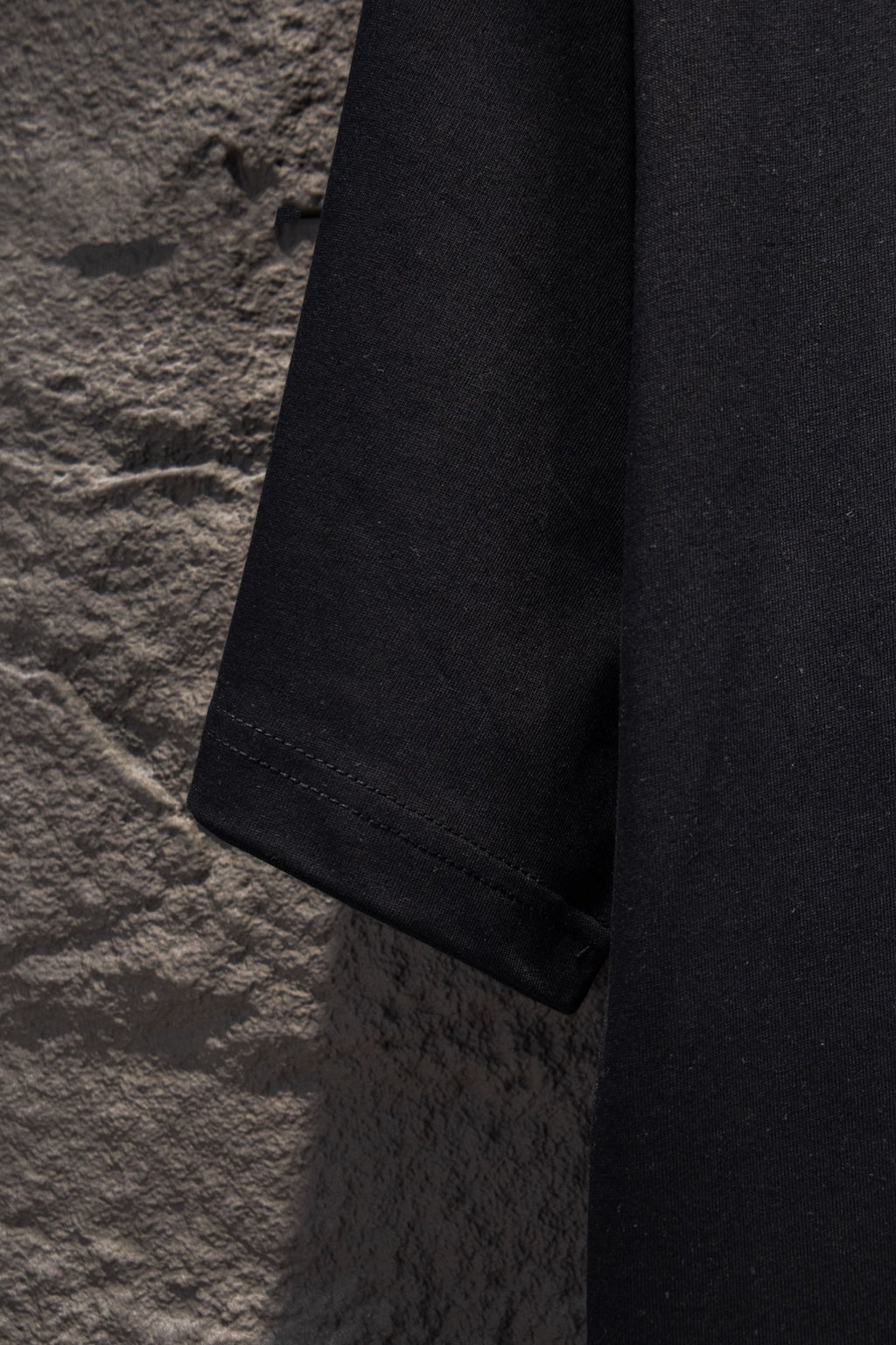 Black short-sleeve T-shirt sleeve and side hem detail