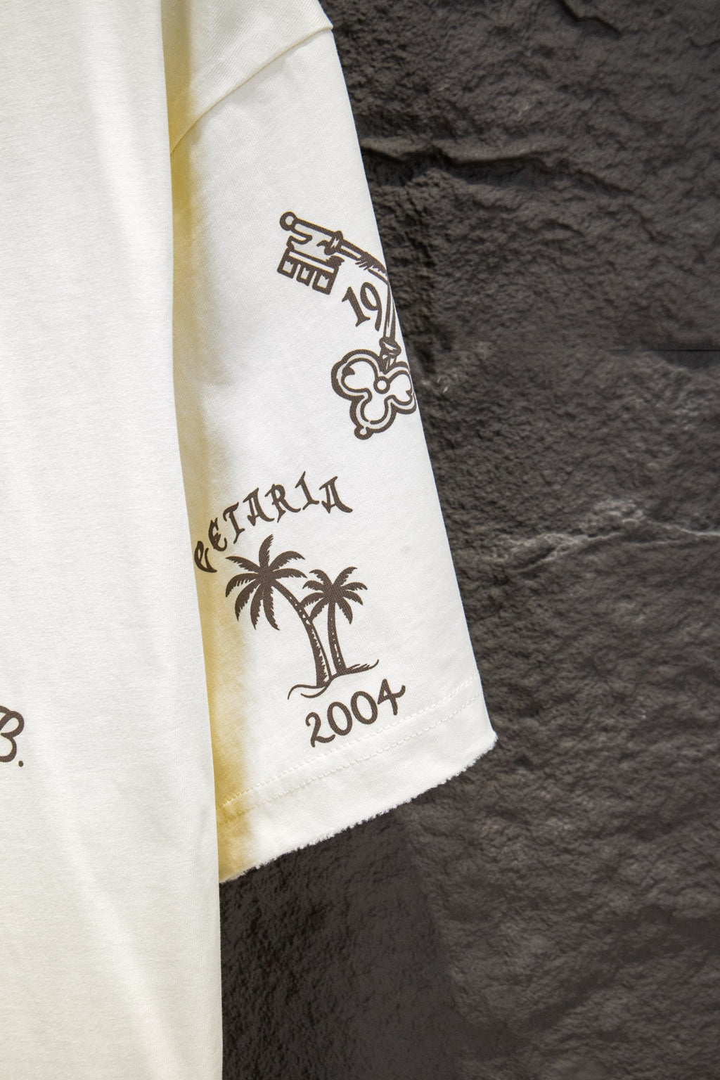Balenciaga short-sleeve T-shirt sleeve, white, crest and palm tree graphic with 2004