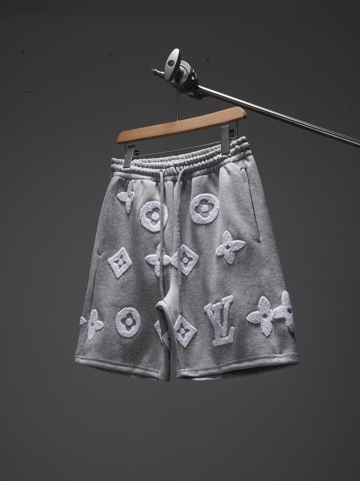 Gray monogram sweat shorts with drawstring and elastic waistband, Louis Vuitton
