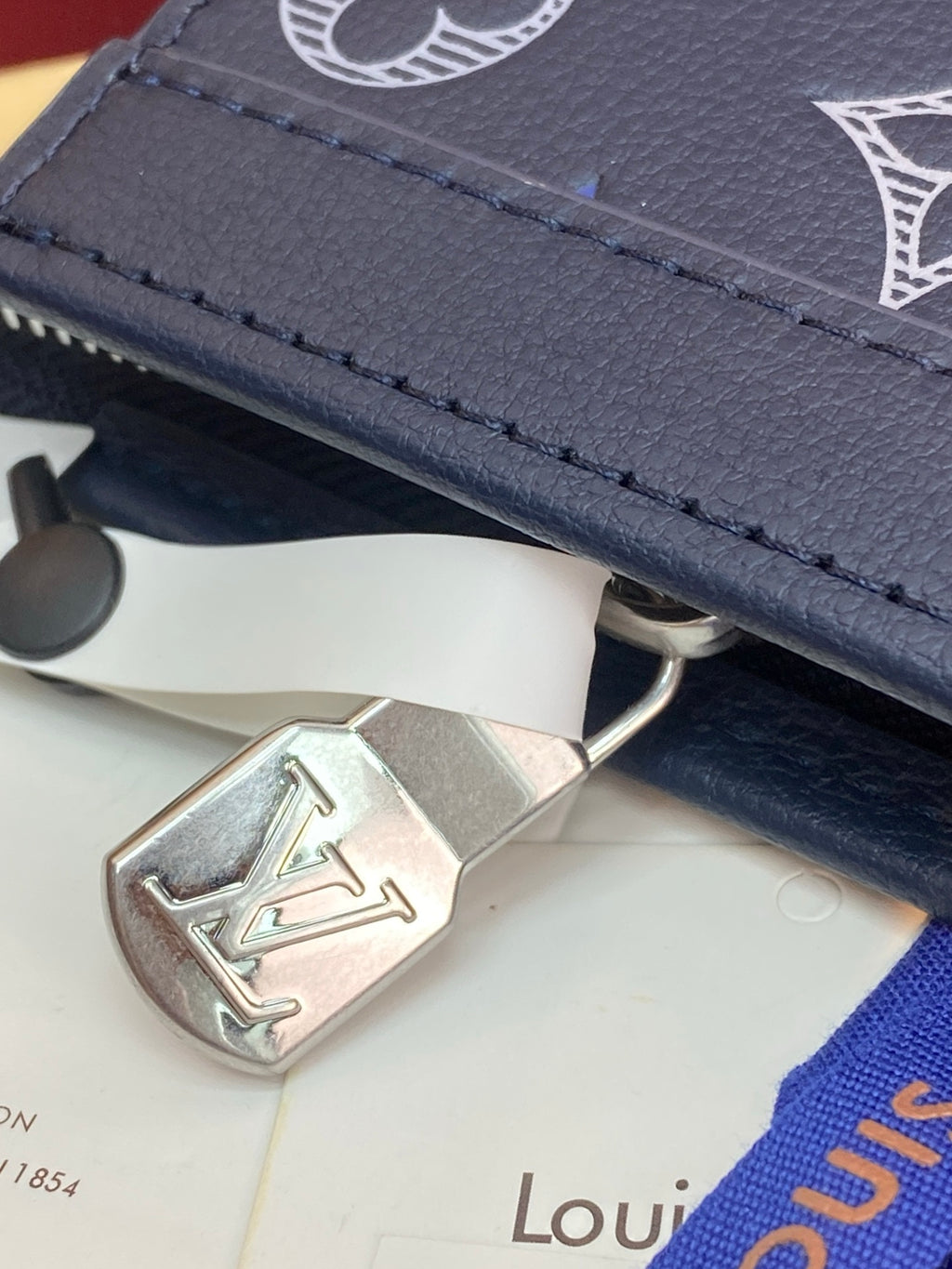 Louis Vuitton bag dark blue monogram edge with silver-tone metal clasp and key-ring