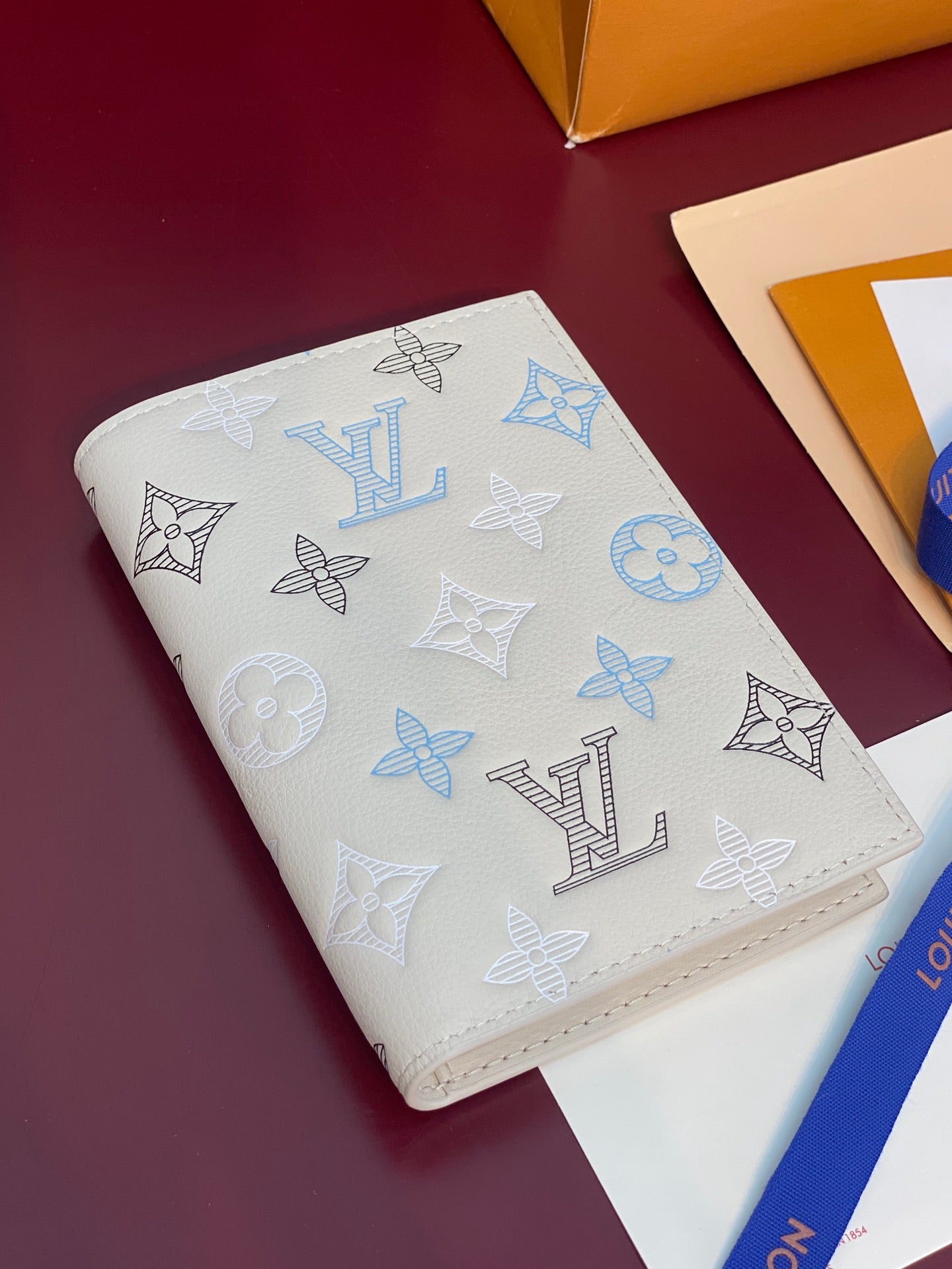 Men’s Louis Vuitton small wallet, patterned white leather with light-blue monograms