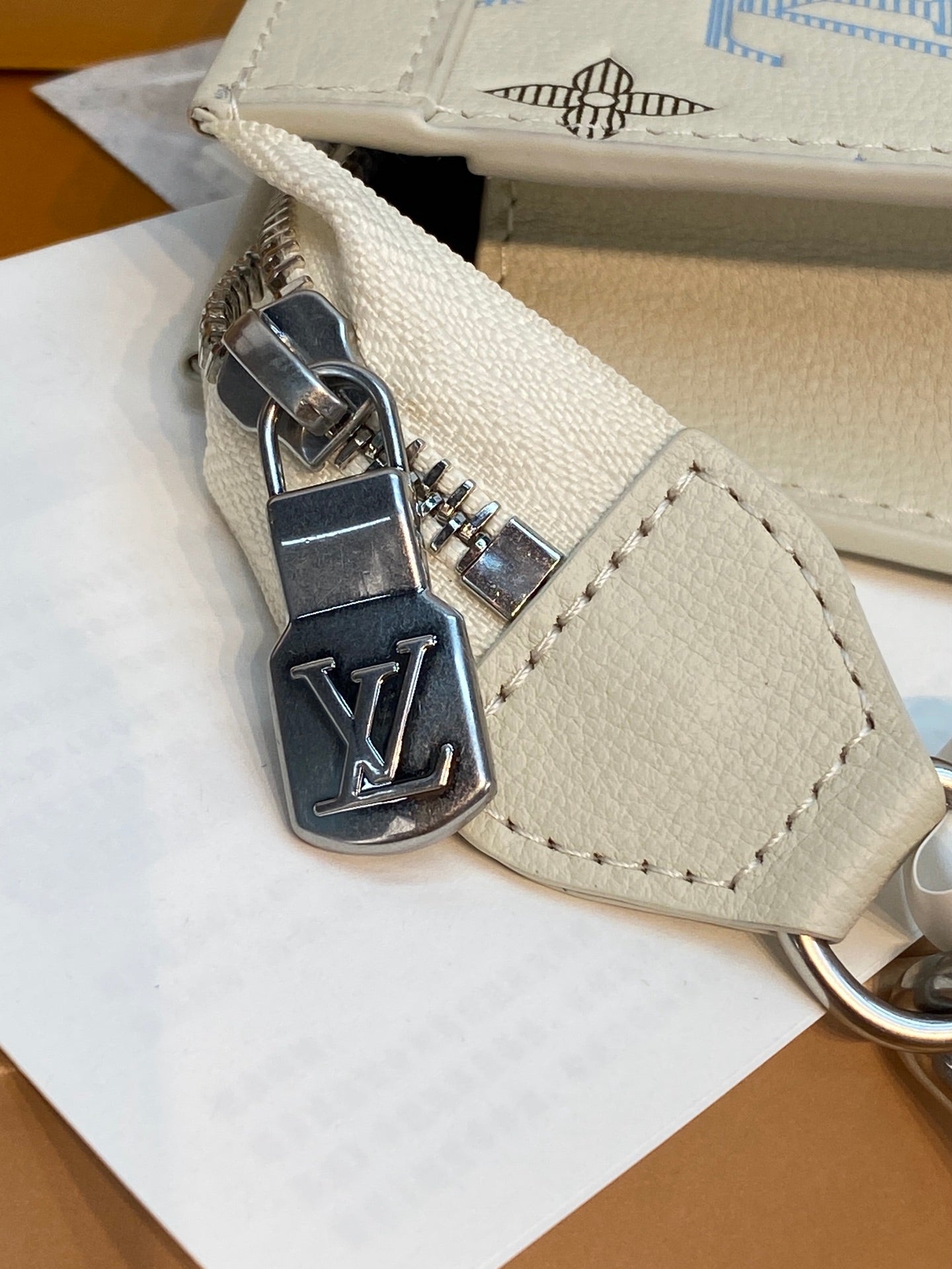Louis Vuitton small bag: beige leather with metal LV lock clasp and keyring