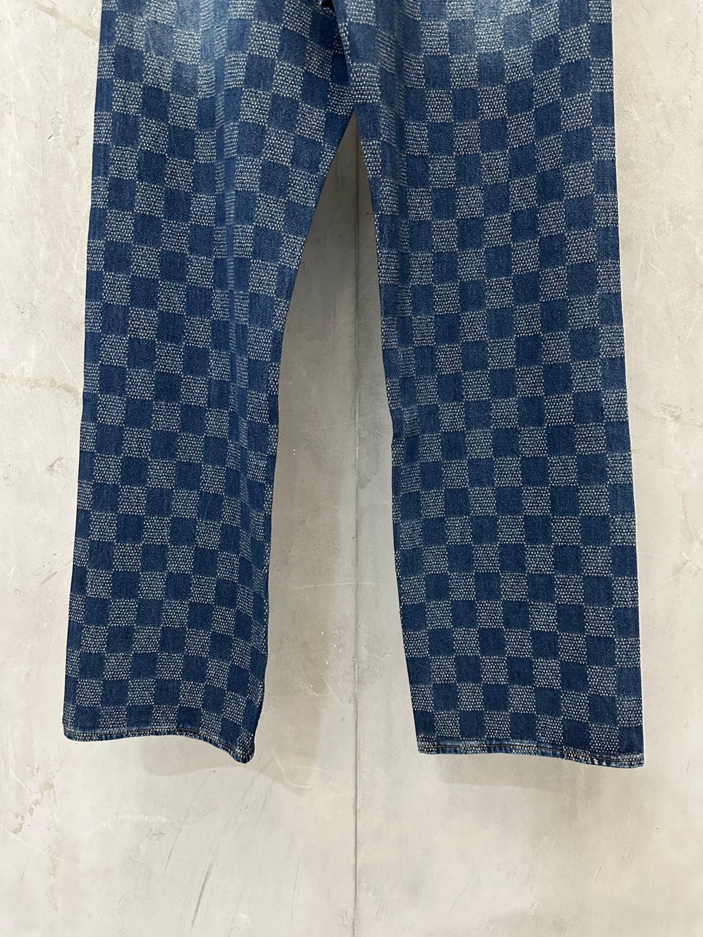 Denim check-pattern pants with straight silhouette and stitched hems, blue wash