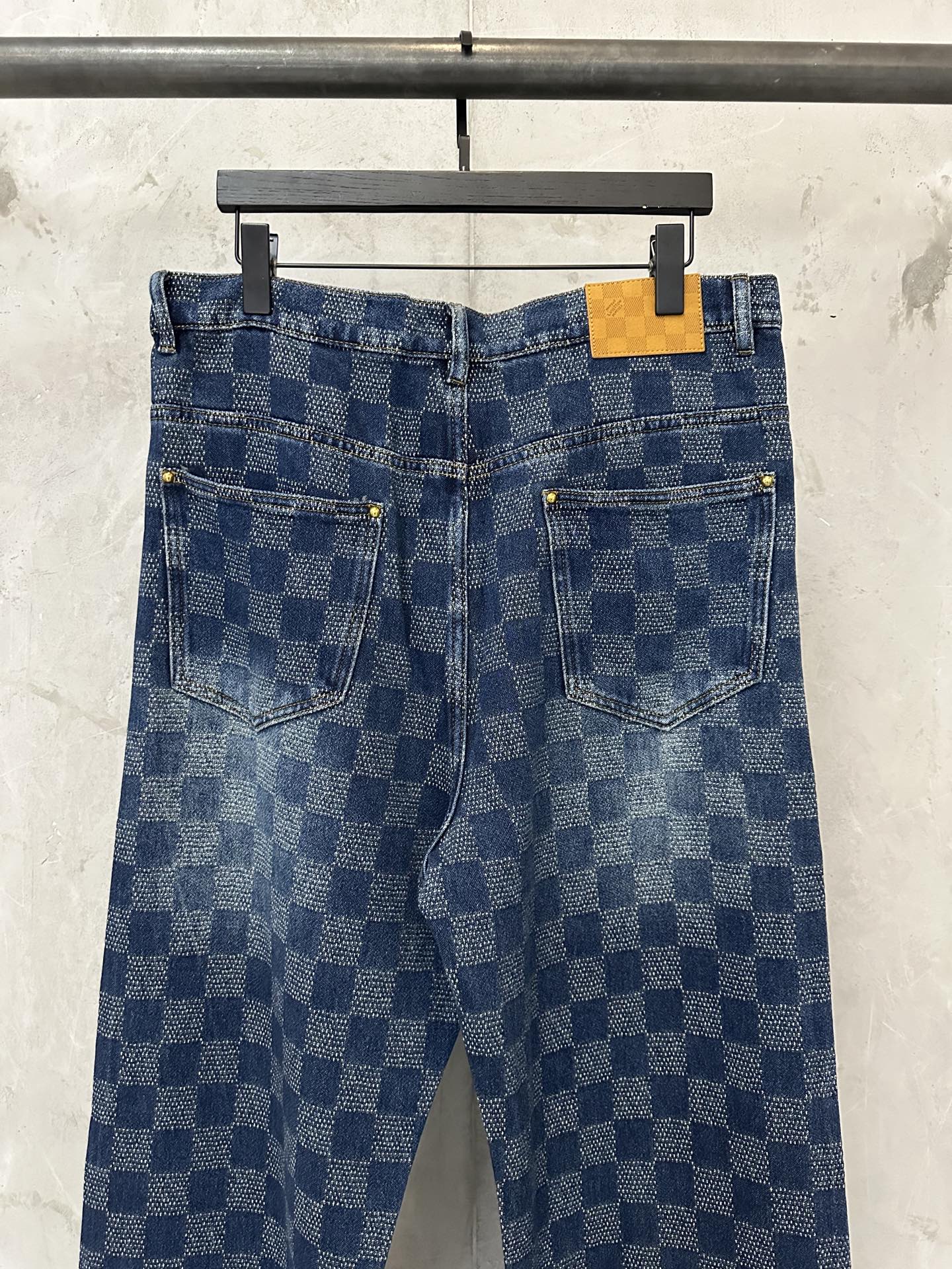 Denim check-pattern pants with front pockets and belt loops, blue wash
