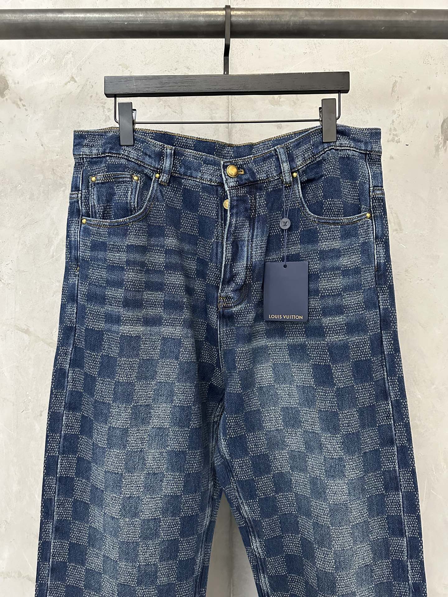 Denim check-pattern pants with front pockets and button closure, blue wash