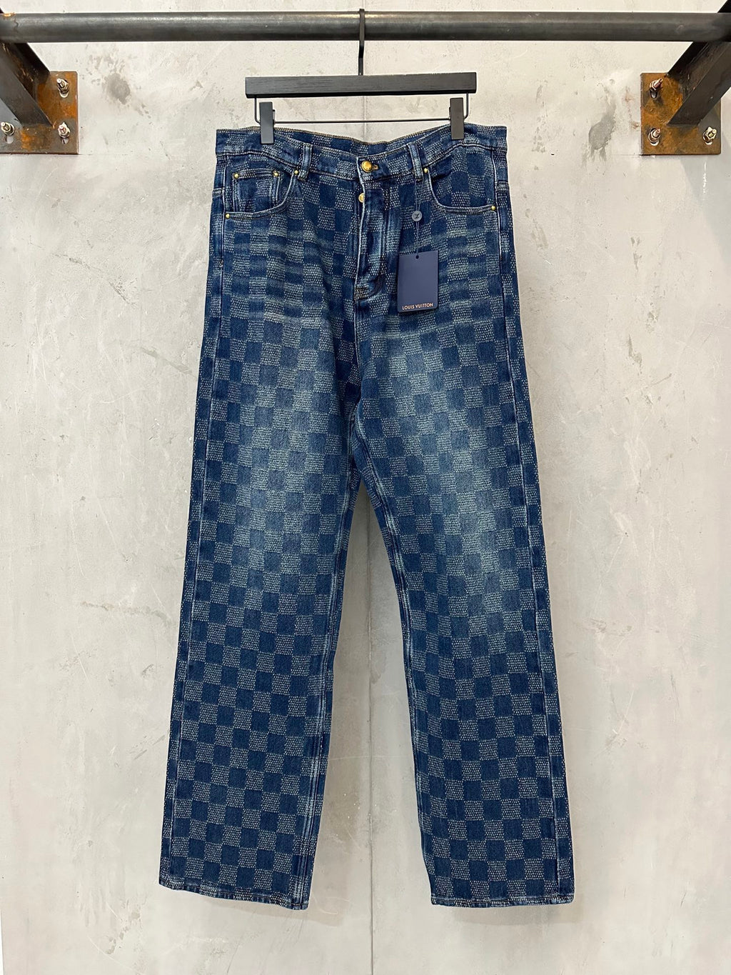 Denim check-pattern pants with button fly and front pockets, blue wash