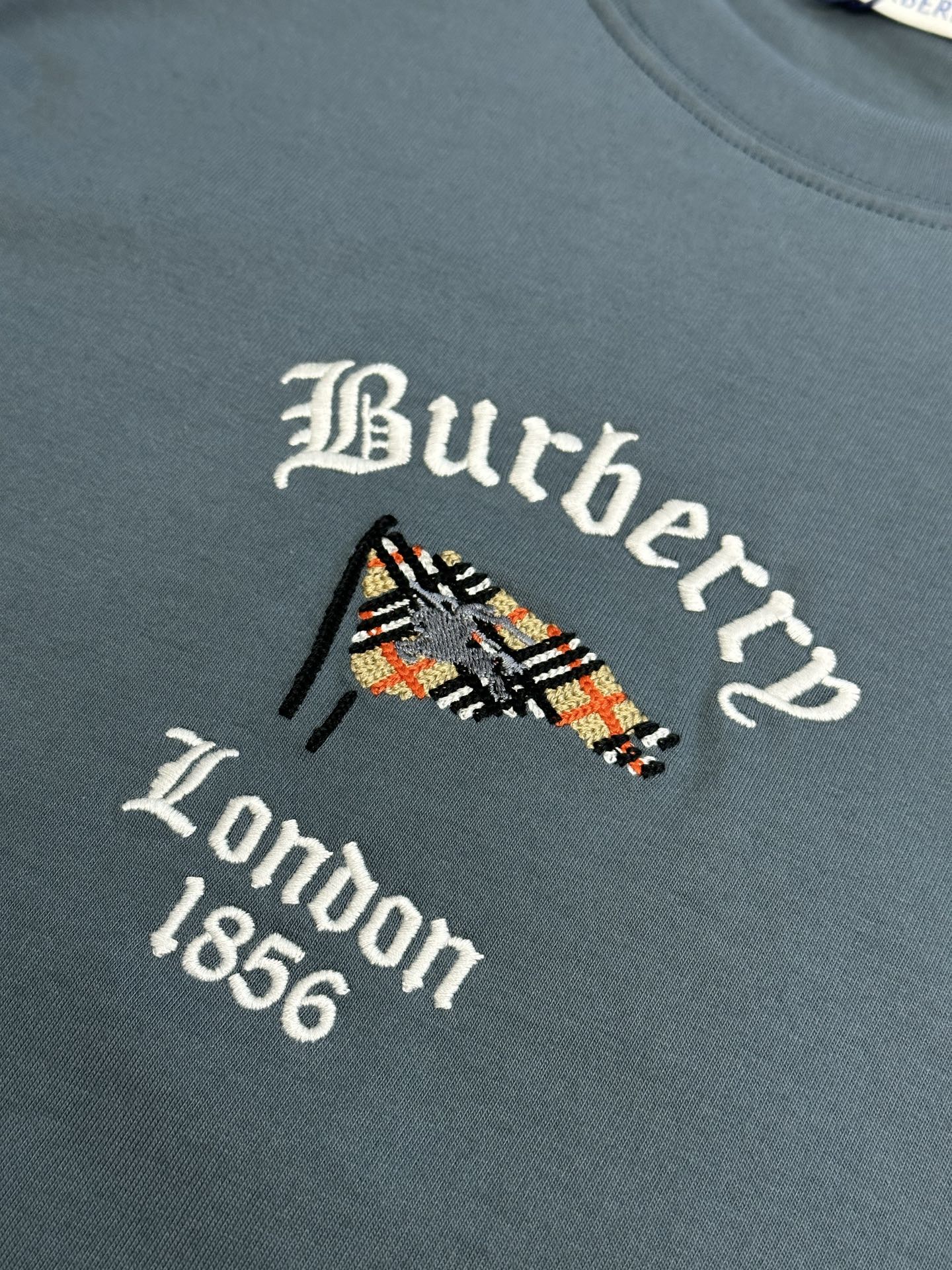 Embroidered Burberry London 1856 logo on blue short-sleeve T-shirt chest