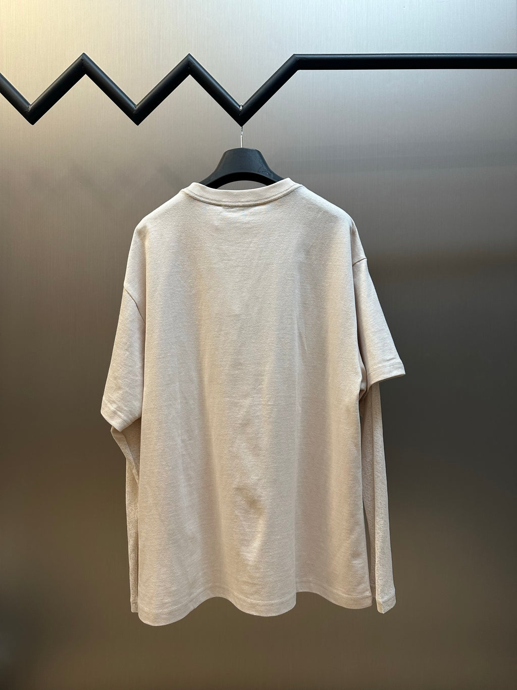 Cream short-sleeve T-shirt with plain back