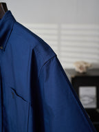 Short-sleeve shirt in dark blue with side panel seam and chest pocket