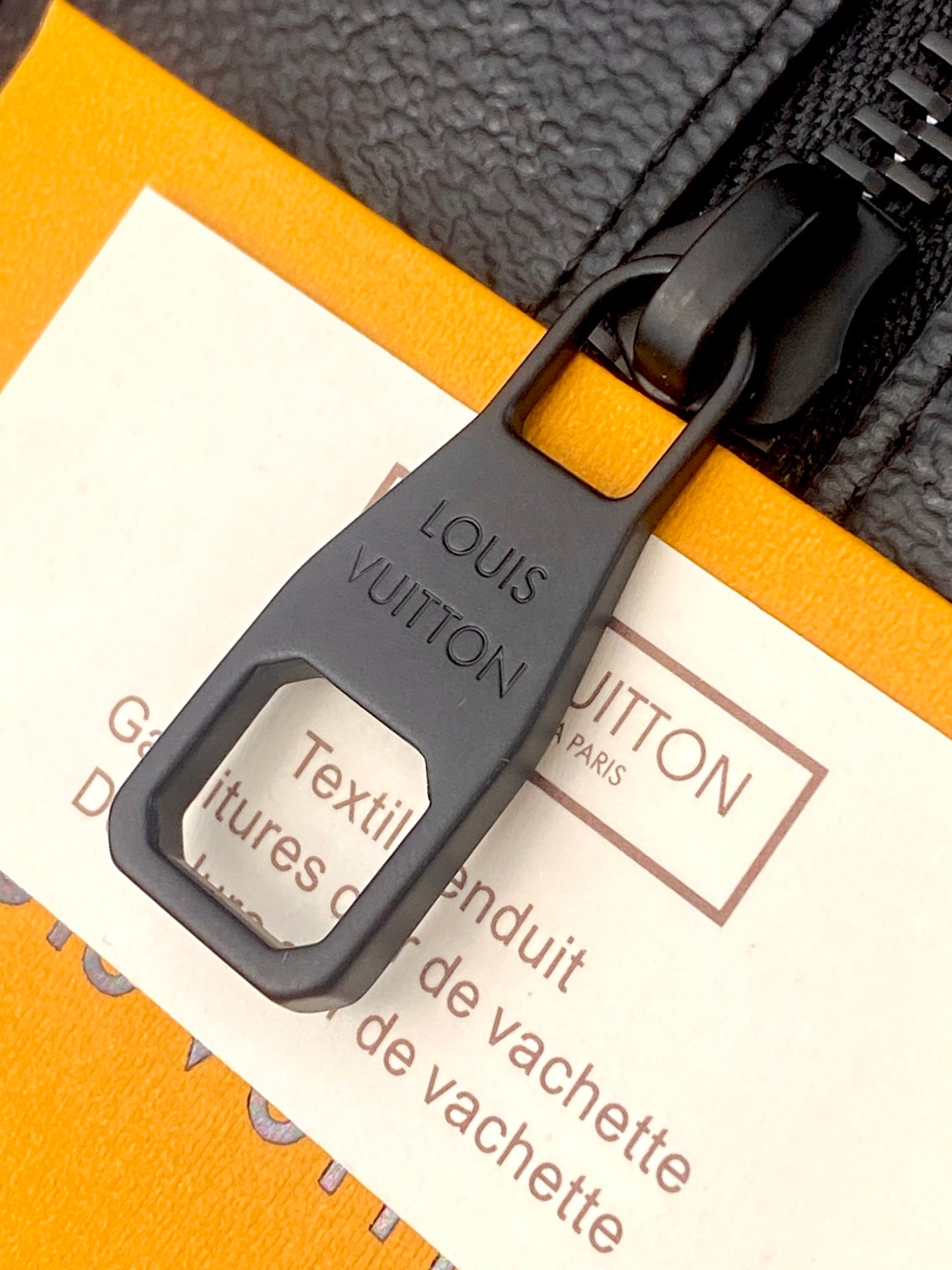 Louis Vuitton bag strap and hardware, black buckle with engraved logo