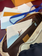 Louis Vuitton monogram crossbody bag, open top with brown lining and inner pocket
