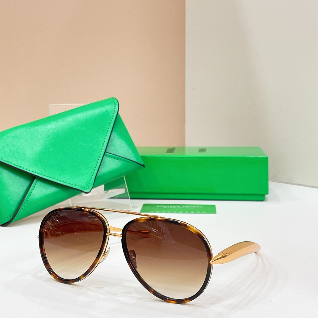 Round sunglasses with tortoiseshell frames and brown-tinted lenses