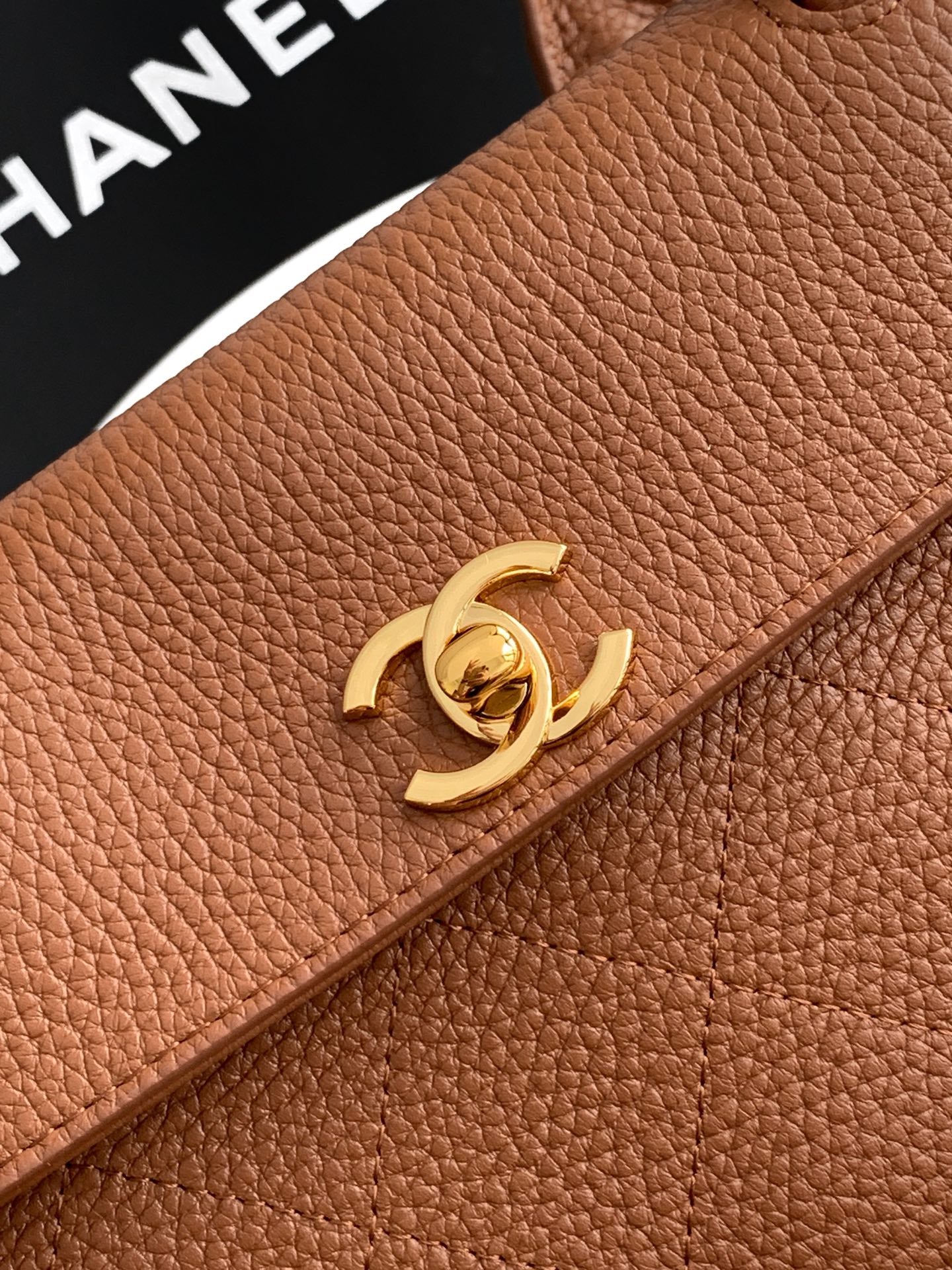 Chanel brown leather clasp with interlocking CC logo and gold-tone hardware