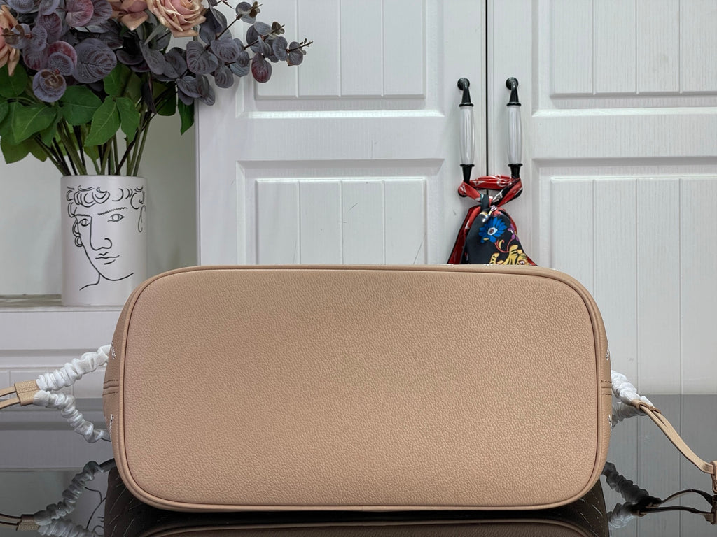 Louis Vuitton taupe pebbled leather bag with rounded top and gold-tone hardware