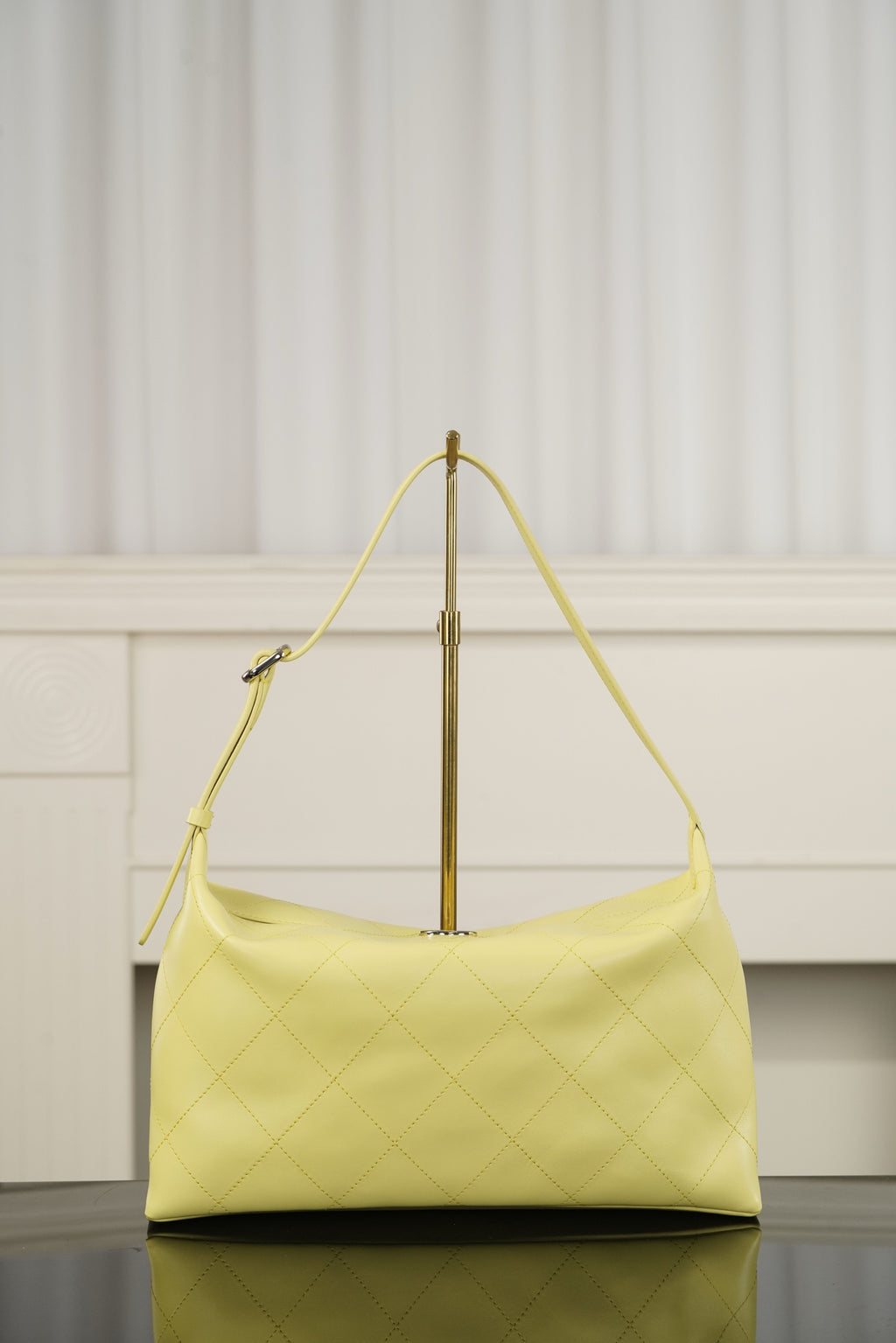 Chanel hobo bag in light yellow leather with quilted diamond sides and shoulder strap