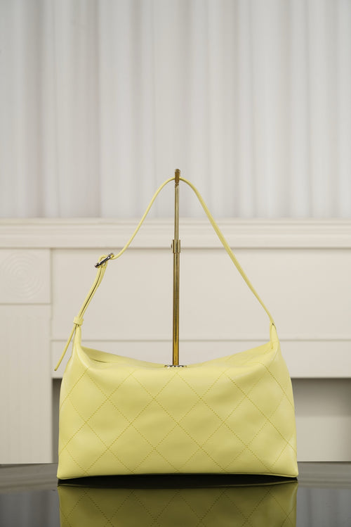 Chanel hobo bag in light yellow leather with quilted diamond sides and shoulder strap