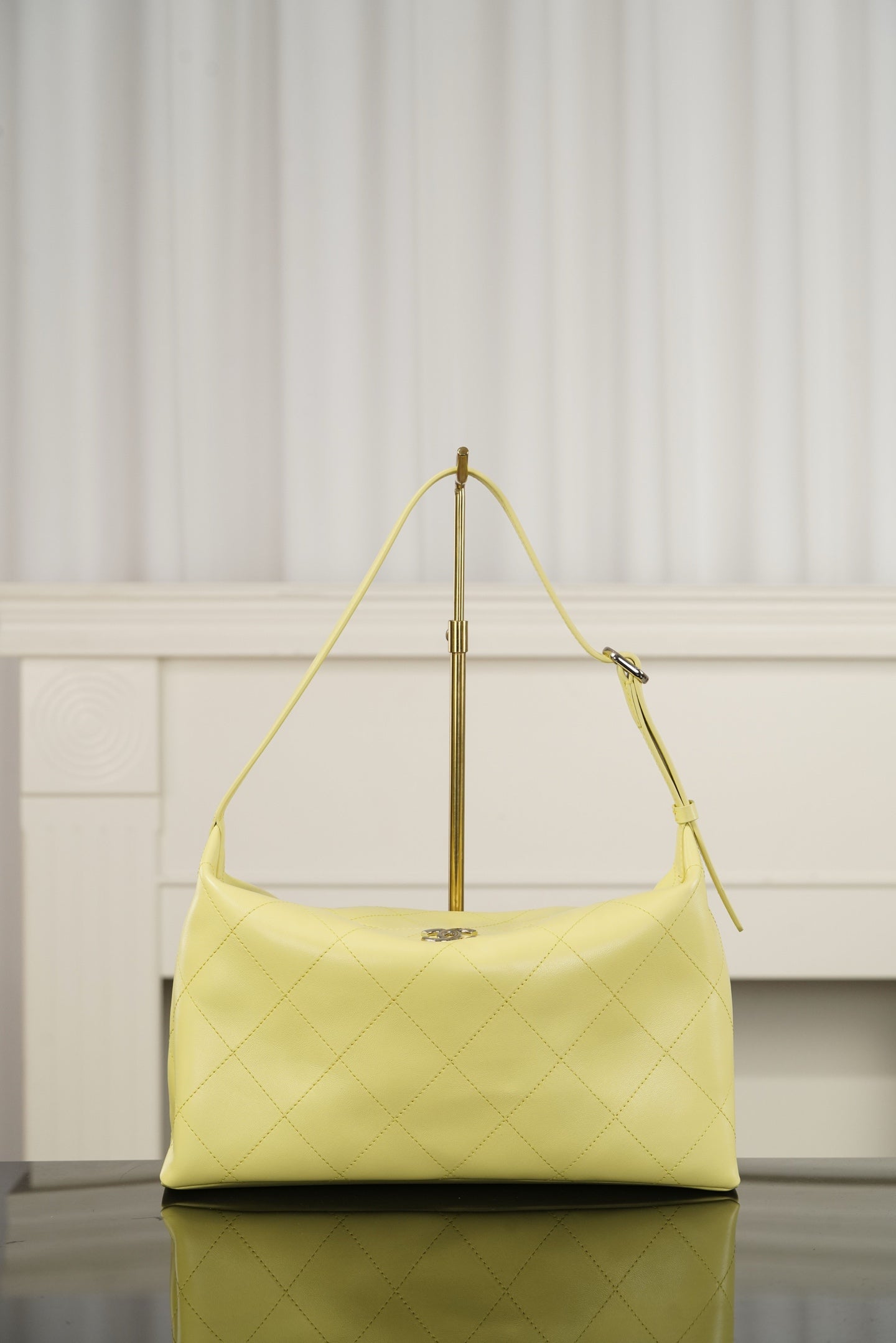 Chanel hobo bag in light yellow leather with diamond-quilted pattern and gold-tone hardware