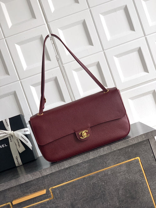 Chanel shoulder bag with flap, burgundy textured leather and gold-tone CC clasp