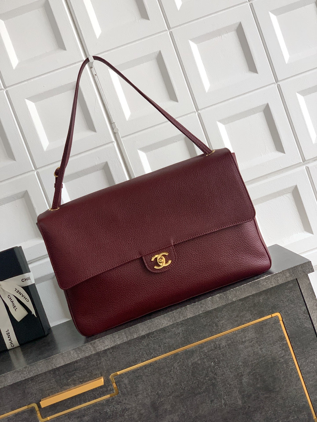 Burgundy leather flap shoulder bag with gold-tone Chanel CC clasp